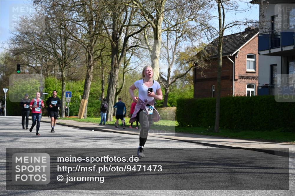 12.04.2026 - 45. Internationalen Wilhelmsburger Insellauf J. Mangold http://msf.ph/oto/9471473 12.04.2026 11:26:02 Ziel 3253, 2207, 2388, 3122, 2353 meine-sportfotos.de