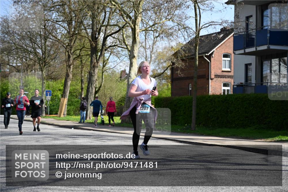 12.04.2026 - 45. Internationalen Wilhelmsburger Insellauf J. Mangold http://msf.ph/oto/9471481 12.04.2026 11:26:02 Ziel 3253, 2207, 2388, 3122, 2353 meine-sportfotos.de