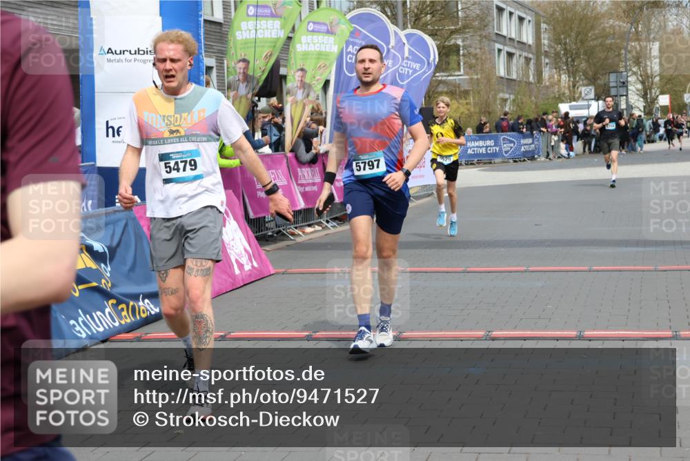 12.04.2026 - 45. Internationalen Wilhelmsburger Insellauf Strokosch-Dieckow http://msf.ph/oto/9471527 12.04.2026 12:52:30 Ziel 3903, 5479, 5797, 4529 meine-sportfotos.de