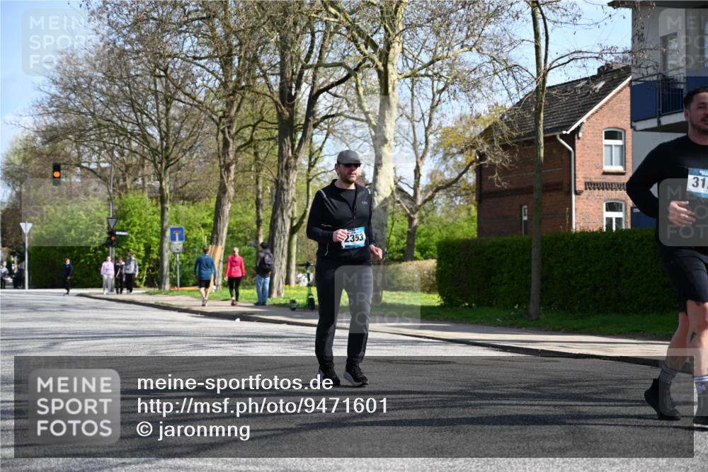 12.04.2026 - 45. Internationalen Wilhelmsburger Insellauf J. Mangold http://msf.ph/oto/9471601 12.04.2026 11:26:11 Ziel 3253, 2207, 2388, 3122, 2353, 2523 meine-sportfotos.de
