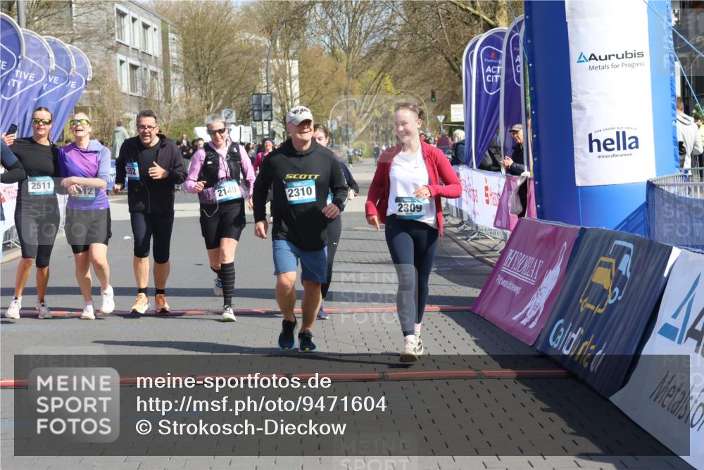 12.04.2026 - 45. Internationalen Wilhelmsburger Insellauf Strokosch-Dieckow http://msf.ph/oto/9471604 12.04.2026 11:28:21 Ziel 2309, 2310, 2237, 2140, 5831, 2511, 2512, 2352 meine-sportfotos.de