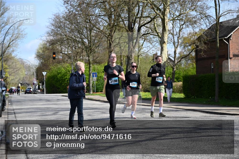 12.04.2026 - 45. Internationalen Wilhelmsburger Insellauf J. Mangold http://msf.ph/oto/9471616 12.04.2026 11:26:54 Ziel 2523, 3298, 3297, 3196 meine-sportfotos.de