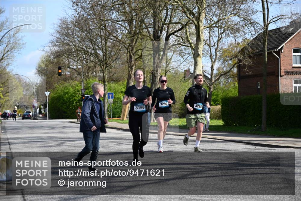 12.04.2026 - 45. Internationalen Wilhelmsburger Insellauf J. Mangold http://msf.ph/oto/9471621 12.04.2026 11:26:54 Ziel 2523, 3298, 3297, 3196 meine-sportfotos.de