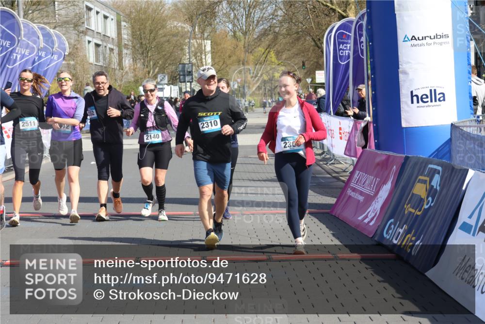 12.04.2026 - 45. Internationalen Wilhelmsburger Insellauf Strokosch-Dieckow http://msf.ph/oto/9471628 12.04.2026 11:28:21 Ziel 2309, 2310, 2237, 2140, 5831, 2511, 2512, 2352 meine-sportfotos.de