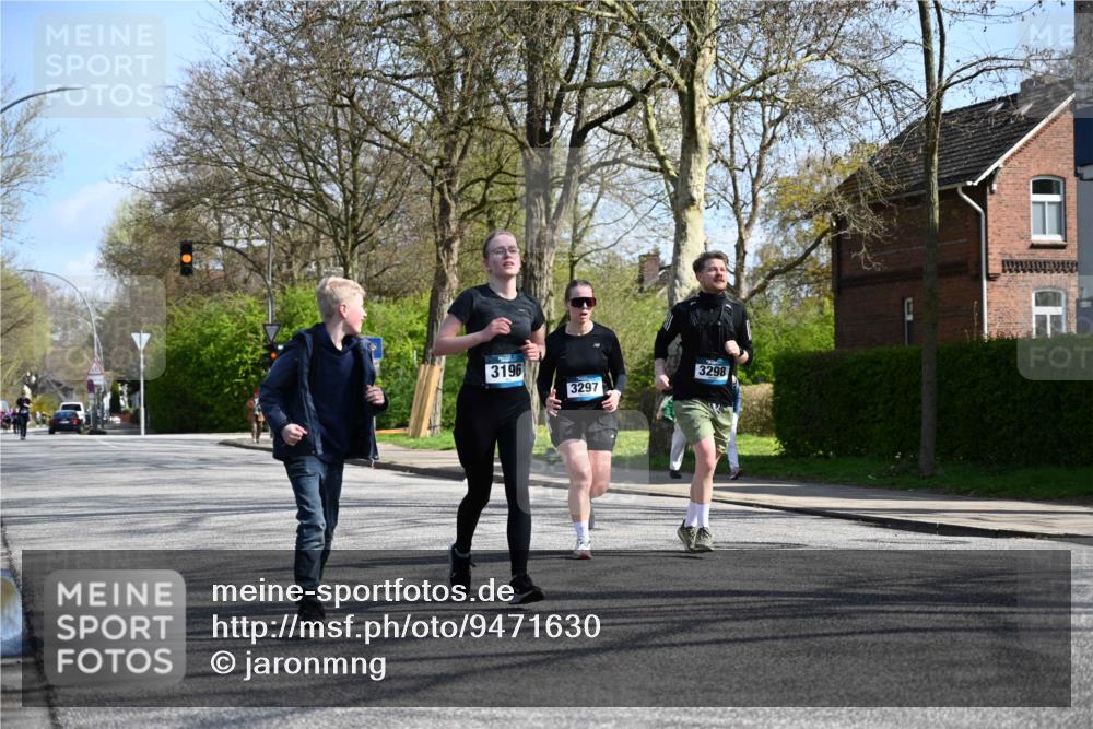 12.04.2026 - 45. Internationalen Wilhelmsburger Insellauf J. Mangold http://msf.ph/oto/9471630 12.04.2026 11:26:54 Ziel 2523, 3298, 3297, 3196 meine-sportfotos.de
