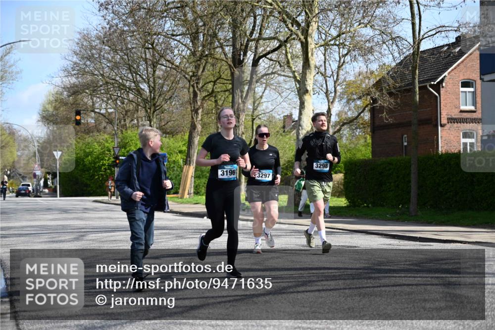 12.04.2026 - 45. Internationalen Wilhelmsburger Insellauf J. Mangold http://msf.ph/oto/9471635 12.04.2026 11:26:54 Ziel 2523, 3298, 3297, 3196 meine-sportfotos.de