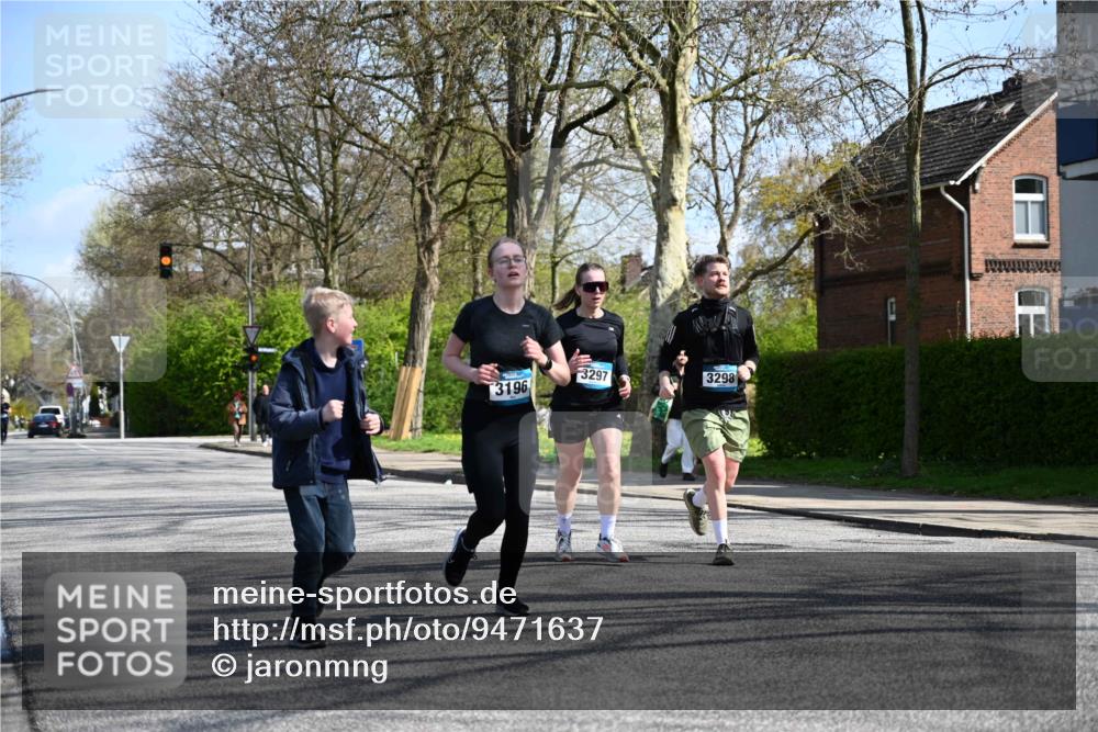 12.04.2026 - 45. Internationalen Wilhelmsburger Insellauf J. Mangold http://msf.ph/oto/9471637 12.04.2026 11:26:54 Ziel 2523, 3298, 3297, 3196 meine-sportfotos.de