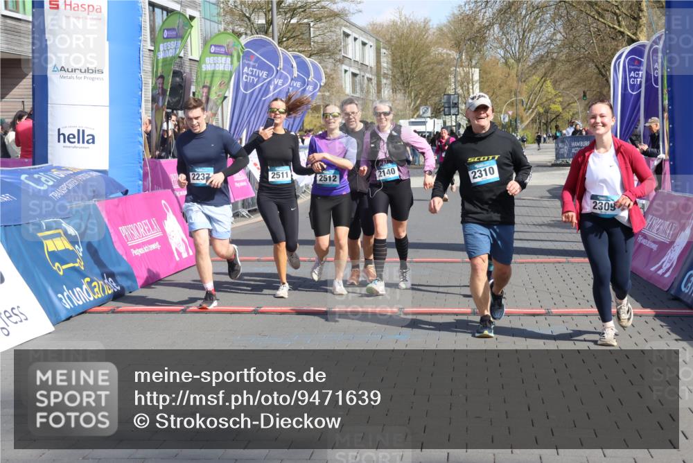 12.04.2026 - 45. Internationalen Wilhelmsburger Insellauf Strokosch-Dieckow http://msf.ph/oto/9471639 12.04.2026 11:28:22 Ziel 2309, 2310, 2237, 2140, 5831, 2511, 2512, 2352 meine-sportfotos.de