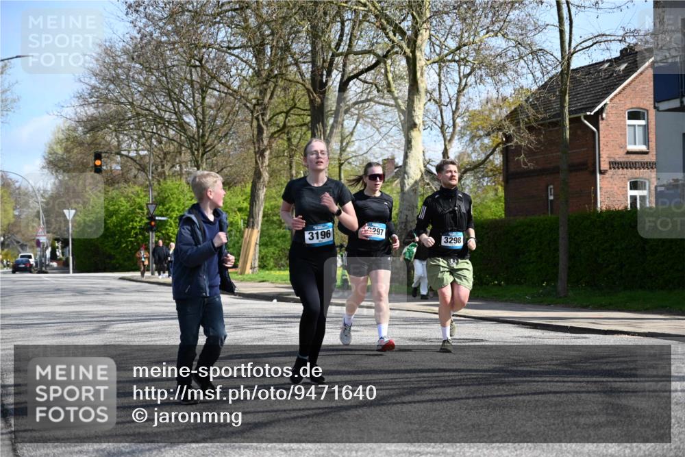 12.04.2026 - 45. Internationalen Wilhelmsburger Insellauf J. Mangold http://msf.ph/oto/9471640 12.04.2026 11:26:54 Ziel 2523, 3298, 3297, 3196 meine-sportfotos.de