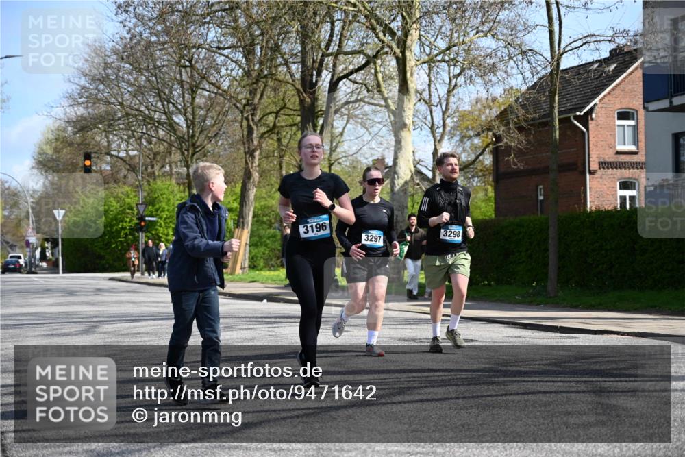 12.04.2026 - 45. Internationalen Wilhelmsburger Insellauf J. Mangold http://msf.ph/oto/9471642 12.04.2026 11:26:54 Ziel 2523, 3298, 3297, 3196 meine-sportfotos.de
