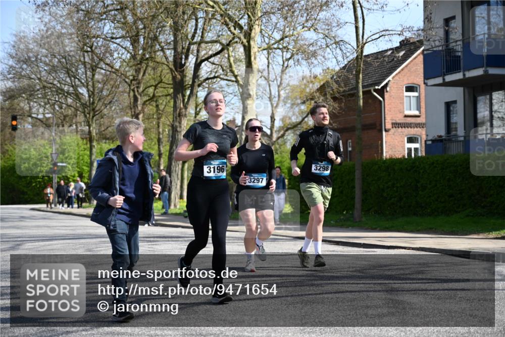 12.04.2026 - 45. Internationalen Wilhelmsburger Insellauf J. Mangold http://msf.ph/oto/9471654 12.04.2026 11:26:55 Ziel 2523, 3298, 3297, 3196 meine-sportfotos.de