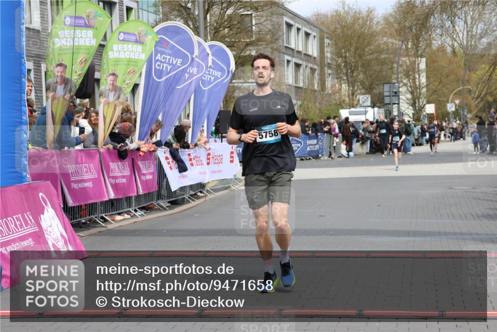 12.04.2026 - 45. Internationalen Wilhelmsburger Insellauf Strokosch-Dieckow http://msf.ph/oto/9471658 12.04.2026 12:52:35 Ziel 4529, 5758 meine-sportfotos.de
