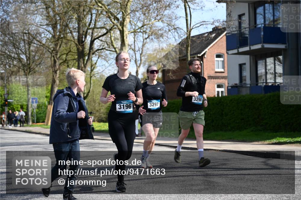 12.04.2026 - 45. Internationalen Wilhelmsburger Insellauf J. Mangold http://msf.ph/oto/9471663 12.04.2026 11:26:55 Ziel 2523, 3298, 3297, 3196 meine-sportfotos.de