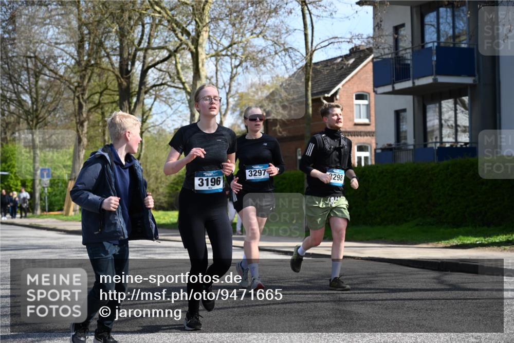12.04.2026 - 45. Internationalen Wilhelmsburger Insellauf J. Mangold http://msf.ph/oto/9471665 12.04.2026 11:26:55 Ziel 2523, 3298, 3297, 3196 meine-sportfotos.de