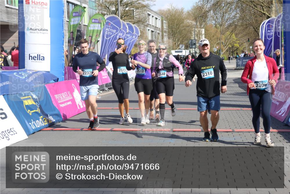 12.04.2026 - 45. Internationalen Wilhelmsburger Insellauf Strokosch-Dieckow http://msf.ph/oto/9471666 12.04.2026 11:28:22 Ziel 2309, 2310, 2237, 2140, 5831, 2511, 2512, 2352 meine-sportfotos.de