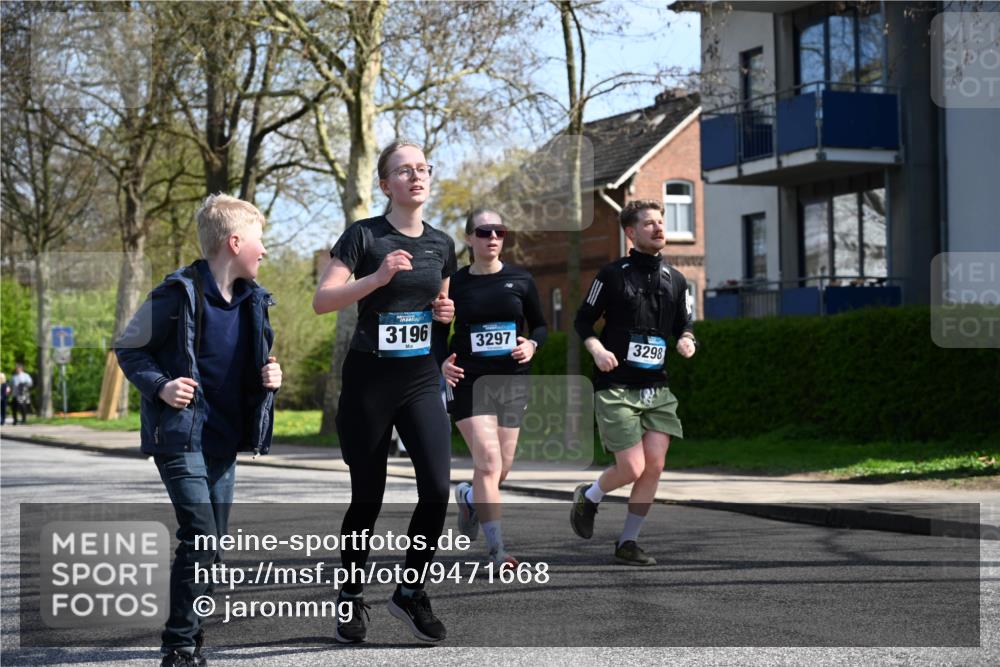 12.04.2026 - 45. Internationalen Wilhelmsburger Insellauf J. Mangold http://msf.ph/oto/9471668 12.04.2026 11:26:55 Ziel 2523, 3298, 3297, 3196 meine-sportfotos.de