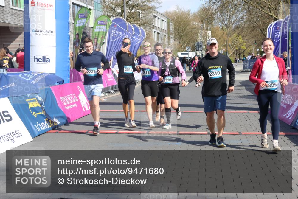 12.04.2026 - 45. Internationalen Wilhelmsburger Insellauf Strokosch-Dieckow http://msf.ph/oto/9471680 12.04.2026 11:28:22 Ziel 2309, 2310, 2237, 2140, 5831, 2511, 2512, 2352 meine-sportfotos.de