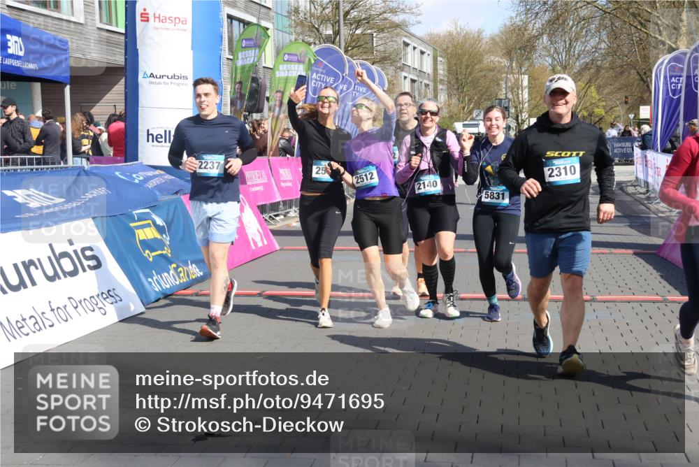 12.04.2026 - 45. Internationalen Wilhelmsburger Insellauf Strokosch-Dieckow http://msf.ph/oto/9471695 12.04.2026 11:28:23 Ziel 2309, 2310, 2237, 2140, 5831, 2511, 2512, 2352 meine-sportfotos.de