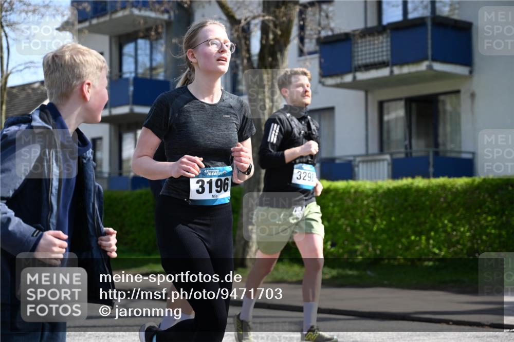12.04.2026 - 45. Internationalen Wilhelmsburger Insellauf J. Mangold http://msf.ph/oto/9471703 12.04.2026 11:26:57 Ziel 3298, 3297, 3196 meine-sportfotos.de