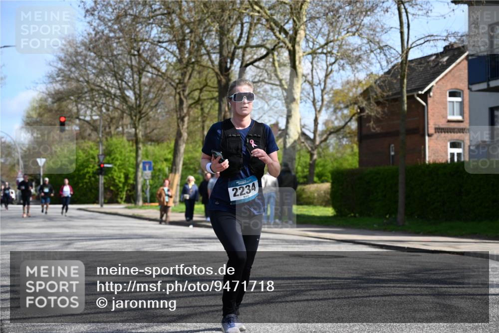 12.04.2026 - 45. Internationalen Wilhelmsburger Insellauf J. Mangold http://msf.ph/oto/9471718 12.04.2026 11:27:24 Ziel 2234, 2309, 2310, 2237, 2140, 5831, 2511, 2512, 2352 meine-sportfotos.de