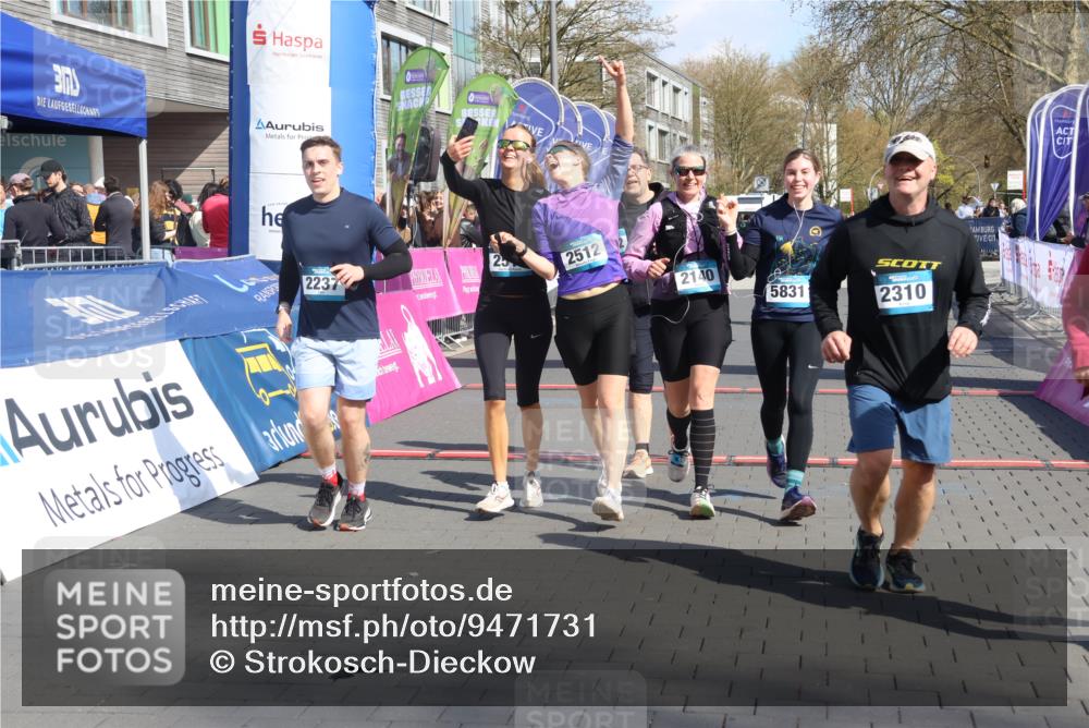 12.04.2026 - 45. Internationalen Wilhelmsburger Insellauf Strokosch-Dieckow http://msf.ph/oto/9471731 12.04.2026 11:28:24 Ziel 2309, 2310, 2237, 2140, 5831, 2511, 2512, 2352 meine-sportfotos.de