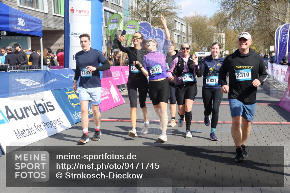 12.04.2026 - 45. Internationalen Wilhelmsburger Insellauf Strokosch-Dieckow http://msf.ph/oto/9471745 12.04.2026 11:28:24 Ziel 2309, 2310, 2237, 2140, 5831, 2511, 2512, 2352 meine-sportfotos.de