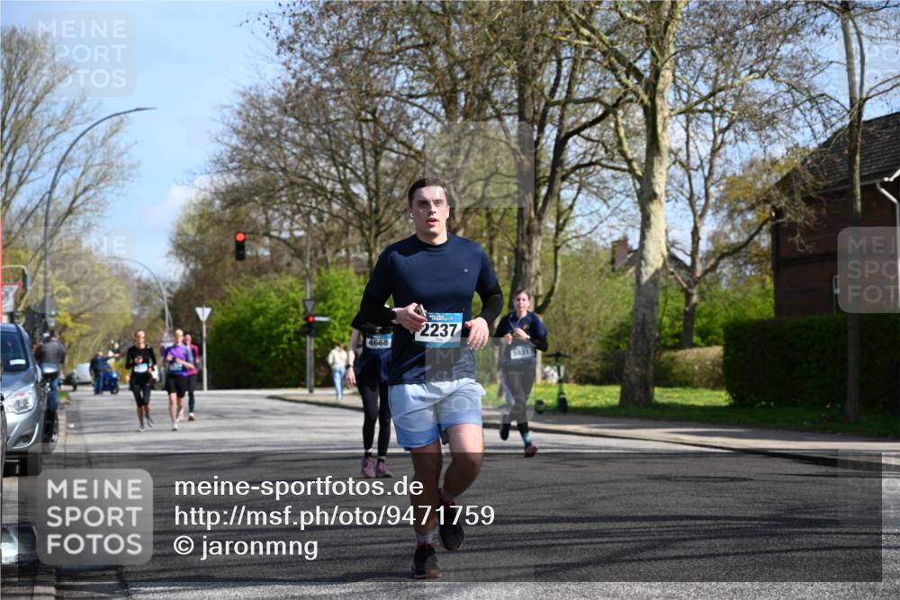 12.04.2026 - 45. Internationalen Wilhelmsburger Insellauf J. Mangold http://msf.ph/oto/9471759 12.04.2026 11:27:45 Ziel 2234, 2309, 2310, 2237, 2140, 5831, 2511, 2512, 2352, 3451, 4668 meine-sportfotos.de