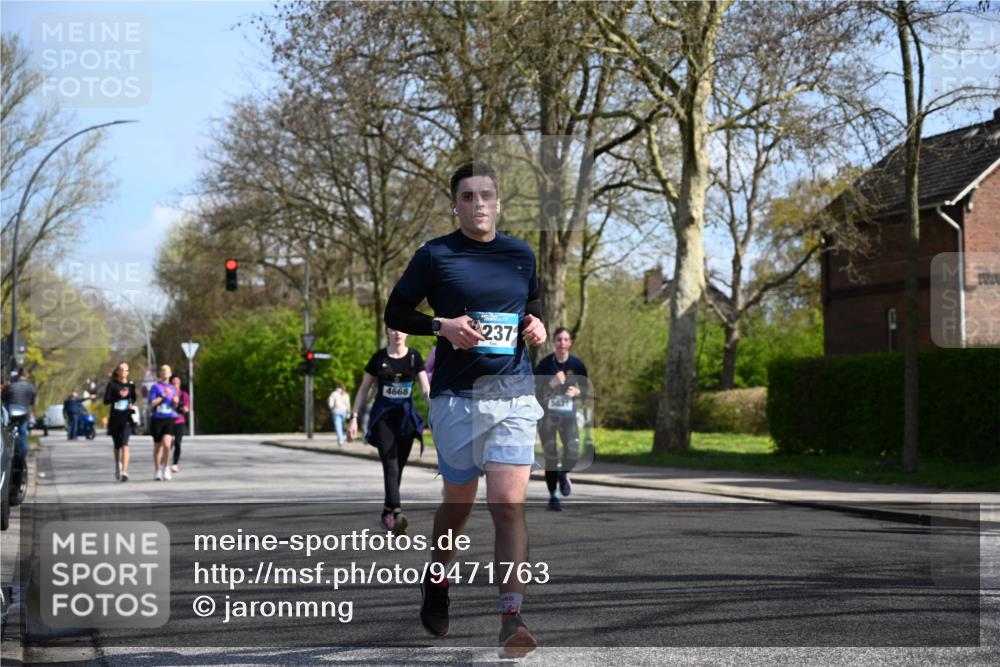 12.04.2026 - 45. Internationalen Wilhelmsburger Insellauf J. Mangold http://msf.ph/oto/9471763 12.04.2026 11:27:45 Ziel 2234, 2309, 2310, 2237, 2140, 5831, 2511, 2512, 2352, 3451, 4668 meine-sportfotos.de