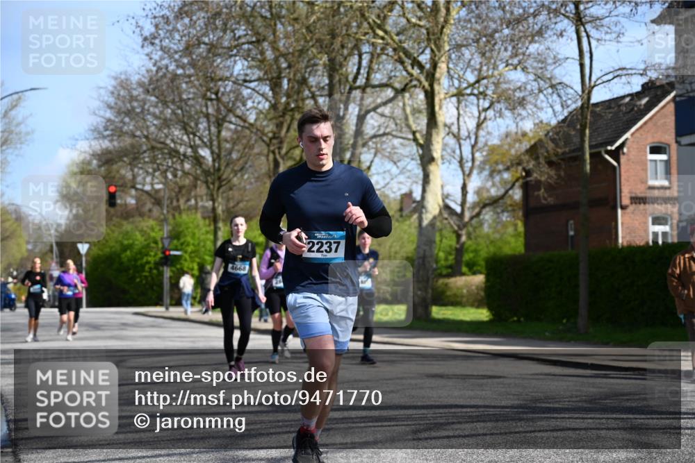 12.04.2026 - 45. Internationalen Wilhelmsburger Insellauf J. Mangold http://msf.ph/oto/9471770 12.04.2026 11:27:45 Ziel 2234, 2309, 2310, 2237, 2140, 5831, 2511, 2512, 2352, 3451, 4668 meine-sportfotos.de