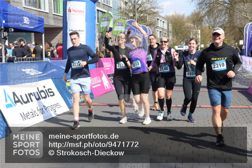 12.04.2026 - 45. Internationalen Wilhelmsburger Insellauf Strokosch-Dieckow http://msf.ph/oto/9471772 12.04.2026 11:28:24 Ziel 2309, 2310, 2237, 2140, 5831, 2511, 2512, 2352 meine-sportfotos.de