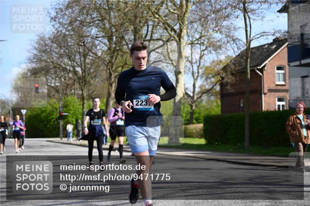 12.04.2026 - 45. Internationalen Wilhelmsburger Insellauf J. Mangold http://msf.ph/oto/9471775 12.04.2026 11:27:46 Ziel 2234, 2309, 2310, 2237, 2140, 5831, 2511, 2512, 2352, 3451, 4668 meine-sportfotos.de
