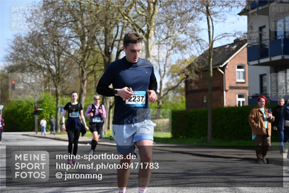 12.04.2026 - 45. Internationalen Wilhelmsburger Insellauf J. Mangold http://msf.ph/oto/9471783 12.04.2026 11:27:46 Ziel 2234, 2309, 2310, 2237, 2140, 5831, 2511, 2512, 2352, 3451, 4668 meine-sportfotos.de