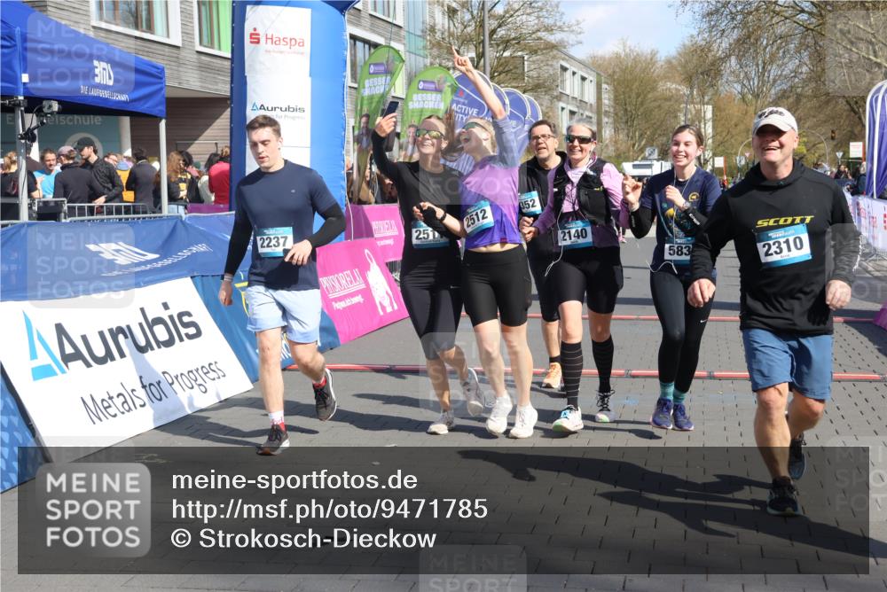 12.04.2026 - 45. Internationalen Wilhelmsburger Insellauf Strokosch-Dieckow http://msf.ph/oto/9471785 12.04.2026 11:28:24 Ziel 2309, 2310, 2237, 2140, 5831, 2511, 2512, 2352 meine-sportfotos.de