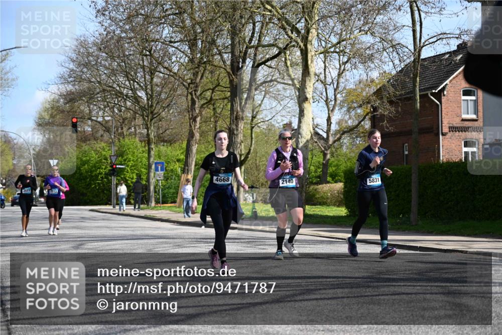 12.04.2026 - 45. Internationalen Wilhelmsburger Insellauf J. Mangold http://msf.ph/oto/9471787 12.04.2026 11:27:47 Ziel 2234, 2309, 2310, 2237, 2140, 5831, 2511, 2512, 2352, 3451, 4668 meine-sportfotos.de