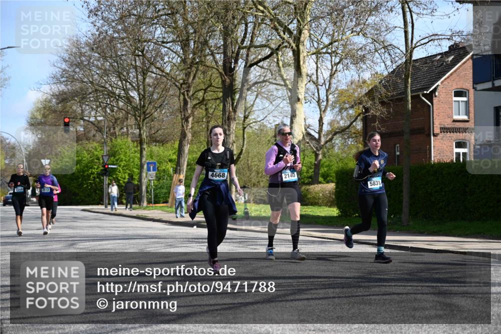 12.04.2026 - 45. Internationalen Wilhelmsburger Insellauf J. Mangold http://msf.ph/oto/9471788 12.04.2026 11:27:47 Ziel 2234, 2309, 2310, 2237, 2140, 5831, 2511, 2512, 2352, 3451, 4668 meine-sportfotos.de