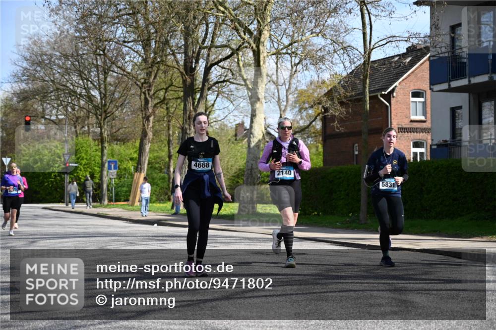 12.04.2026 - 45. Internationalen Wilhelmsburger Insellauf J. Mangold http://msf.ph/oto/9471802 12.04.2026 11:27:48 Ziel 2234, 2309, 2310, 2237, 2140, 5831, 2511, 2512, 2352, 3451, 4668 meine-sportfotos.de