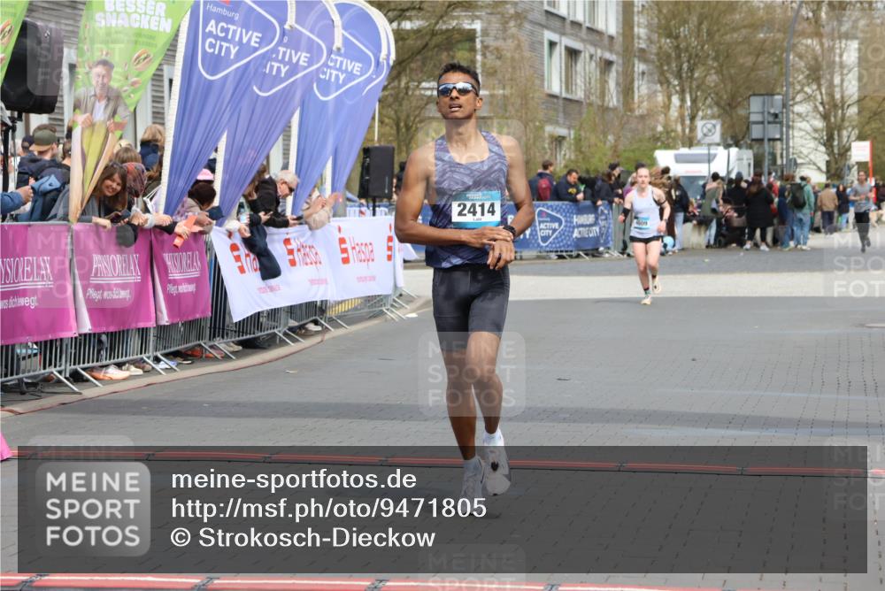 12.04.2026 - 45. Internationalen Wilhelmsburger Insellauf Strokosch-Dieckow http://msf.ph/oto/9471805 12.04.2026 12:52:47 Ziel 2414 meine-sportfotos.de