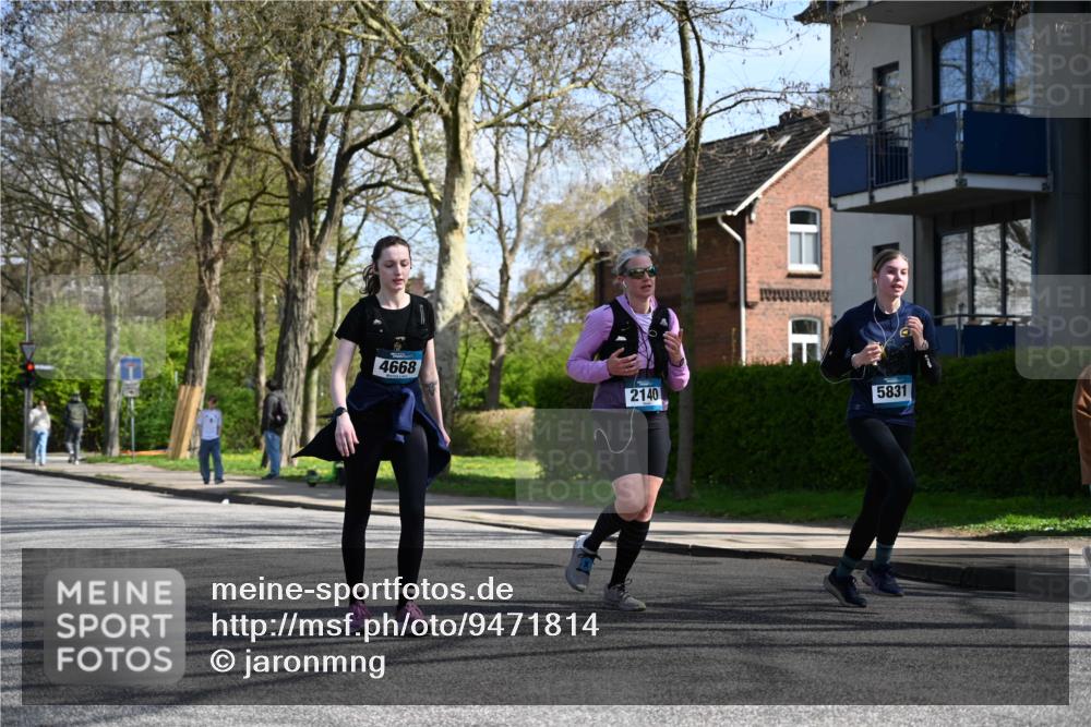 12.04.2026 - 45. Internationalen Wilhelmsburger Insellauf J. Mangold http://msf.ph/oto/9471814 12.04.2026 11:27:48 Ziel 2234, 2309, 2310, 2237, 2140, 5831, 2511, 2512, 2352, 3451, 4668 meine-sportfotos.de
