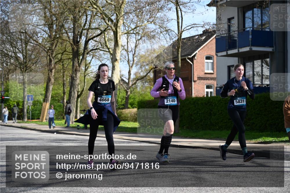 12.04.2026 - 45. Internationalen Wilhelmsburger Insellauf J. Mangold http://msf.ph/oto/9471816 12.04.2026 11:27:48 Ziel 2234, 2309, 2310, 2237, 2140, 5831, 2511, 2512, 2352, 3451, 4668 meine-sportfotos.de