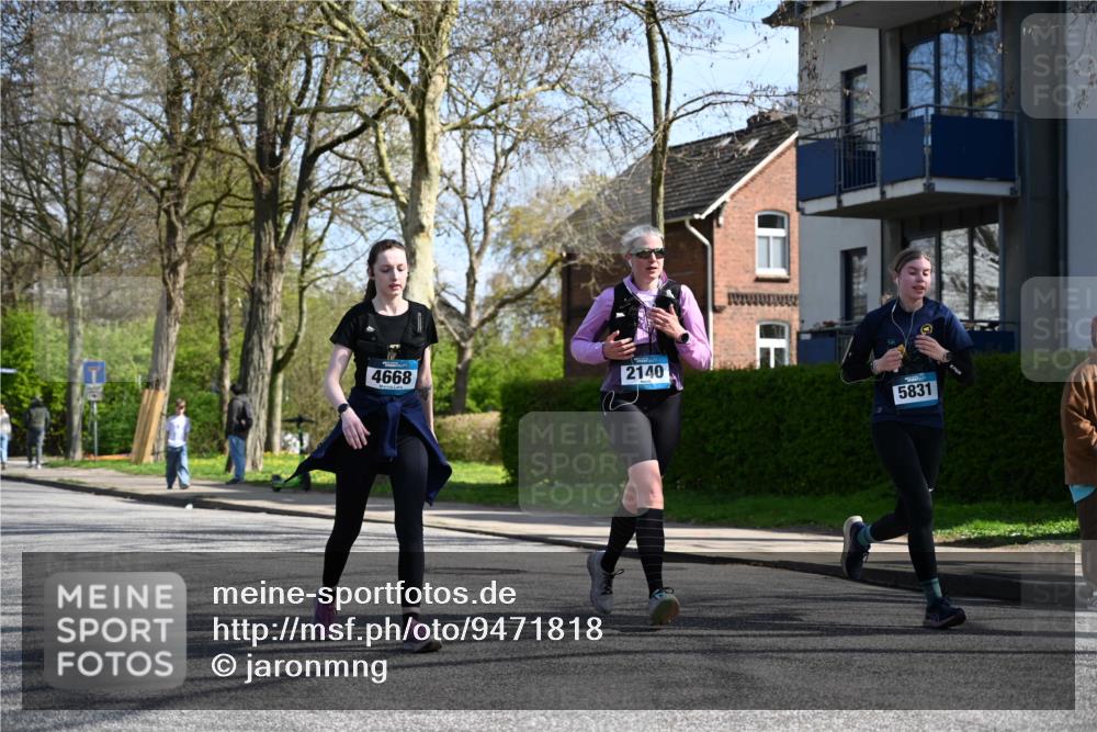 12.04.2026 - 45. Internationalen Wilhelmsburger Insellauf J. Mangold http://msf.ph/oto/9471818 12.04.2026 11:27:48 Ziel 2234, 2309, 2310, 2237, 2140, 5831, 2511, 2512, 2352, 3451, 4668 meine-sportfotos.de