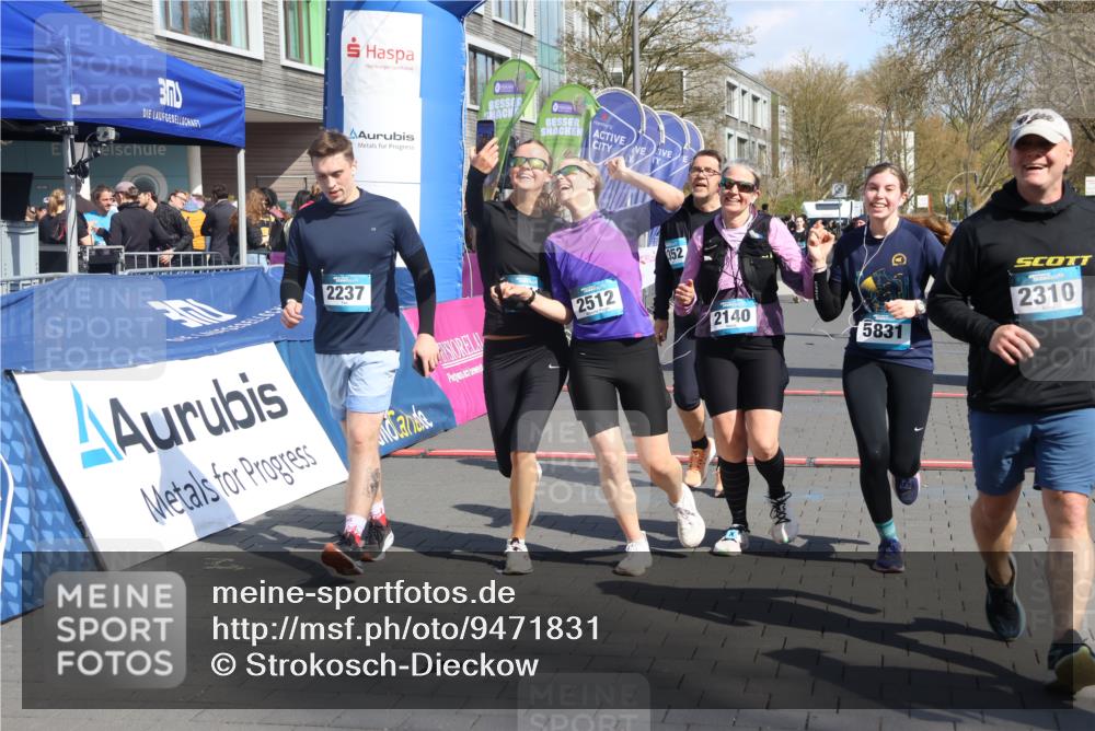 12.04.2026 - 45. Internationalen Wilhelmsburger Insellauf Strokosch-Dieckow http://msf.ph/oto/9471831 12.04.2026 11:28:24 Ziel 2309, 2310, 2237, 2140, 5831, 2511, 2512, 2352 meine-sportfotos.de