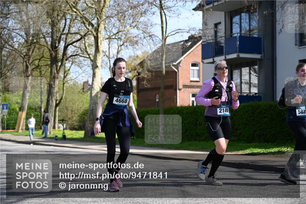 12.04.2026 - 45. Internationalen Wilhelmsburger Insellauf J. Mangold http://msf.ph/oto/9471841 12.04.2026 11:27:49 Ziel 2234, 2309, 2310, 2237, 2140, 5831, 2511, 2512, 2352, 3451, 3451, 4668 meine-sportfotos.de