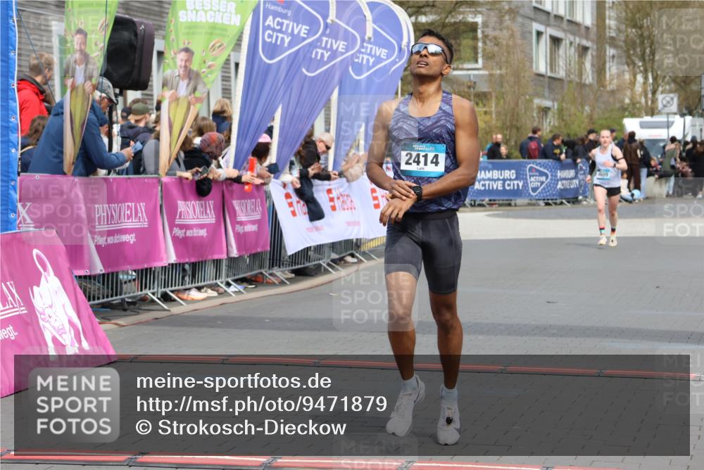 12.04.2026 - 45. Internationalen Wilhelmsburger Insellauf Strokosch-Dieckow http://msf.ph/oto/9471879 12.04.2026 12:52:47 Ziel 2414 meine-sportfotos.de