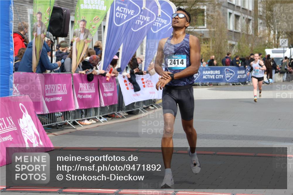 12.04.2026 - 45. Internationalen Wilhelmsburger Insellauf Strokosch-Dieckow http://msf.ph/oto/9471892 12.04.2026 12:52:47 Ziel 2414 meine-sportfotos.de