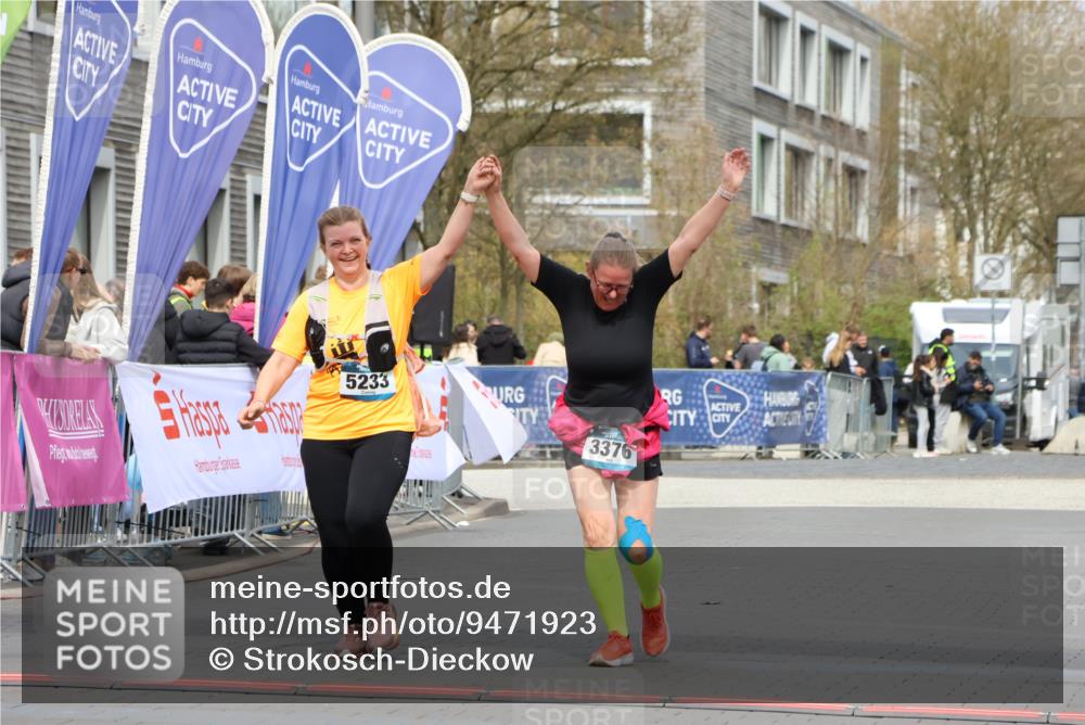 12.04.2026 - 45. Internationalen Wilhelmsburger Insellauf Strokosch-Dieckow http://msf.ph/oto/9471923 12.04.2026 13:36:40 Ziel 5233, 3376 meine-sportfotos.de