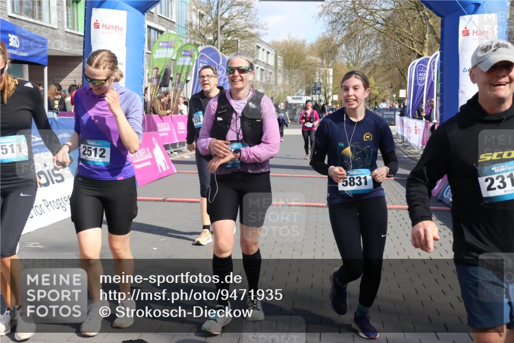 12.04.2026 - 45. Internationalen Wilhelmsburger Insellauf Strokosch-Dieckow http://msf.ph/oto/9471935 12.04.2026 11:28:25 Ziel 2310, 2237, 2140, 5831, 2511, 2512, 2352, 3451 meine-sportfotos.de