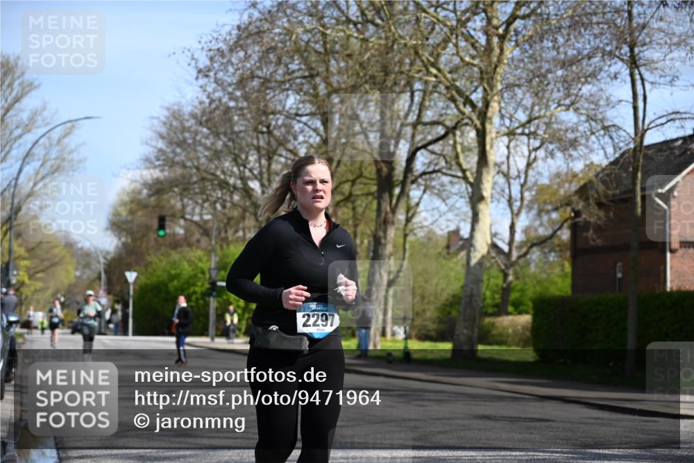 12.04.2026 - 45. Internationalen Wilhelmsburger Insellauf J. Mangold http://msf.ph/oto/9471964 12.04.2026 11:28:22 Ziel 2297, 2429, 2342, 2109 meine-sportfotos.de