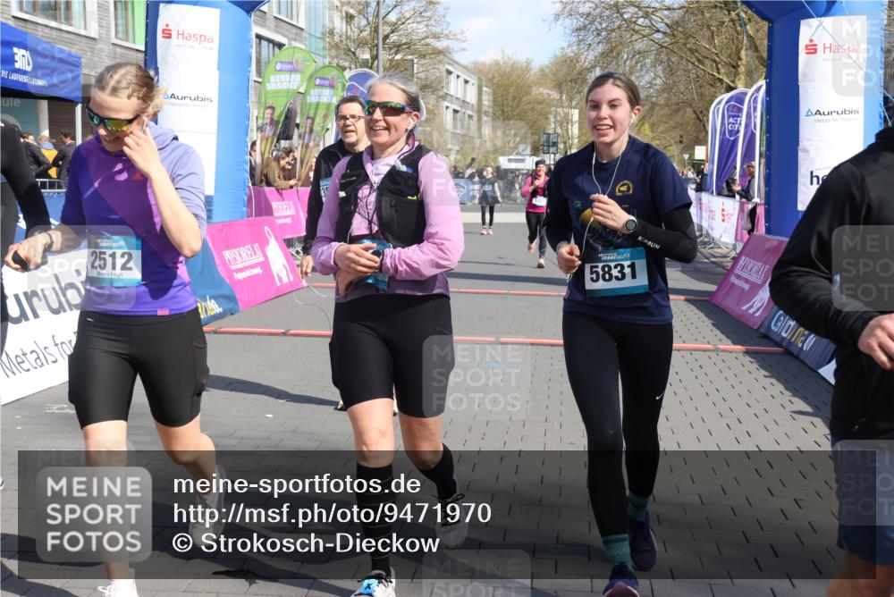 12.04.2026 - 45. Internationalen Wilhelmsburger Insellauf Strokosch-Dieckow http://msf.ph/oto/9471970 12.04.2026 11:28:26 Ziel 2237, 2140, 5831, 2511, 2512, 2352, 3451 meine-sportfotos.de