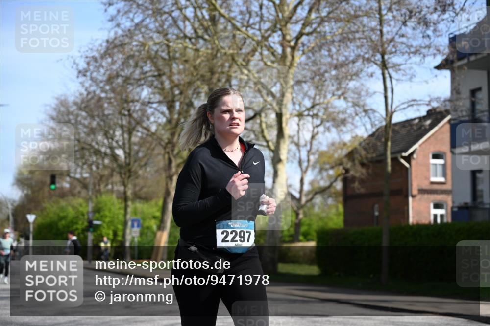 12.04.2026 - 45. Internationalen Wilhelmsburger Insellauf J. Mangold http://msf.ph/oto/9471978 12.04.2026 11:28:23 Ziel 2297, 2429, 2342, 2109 meine-sportfotos.de
