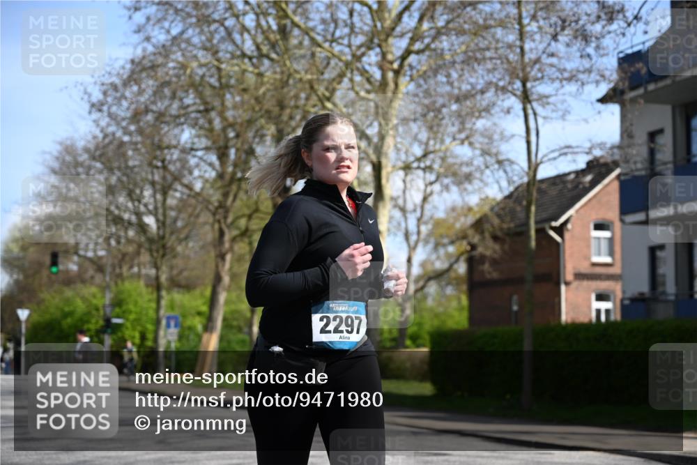 12.04.2026 - 45. Internationalen Wilhelmsburger Insellauf J. Mangold http://msf.ph/oto/9471980 12.04.2026 11:28:23 Ziel 2297, 2429, 2342, 2109 meine-sportfotos.de